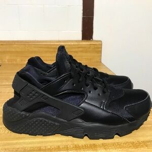 Nike Black Huarache Sneaker Fits Size 7